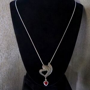 Vintage 925 Sterling Silver Mozambique Garnet & Marcasite Heart Pendant Necklace